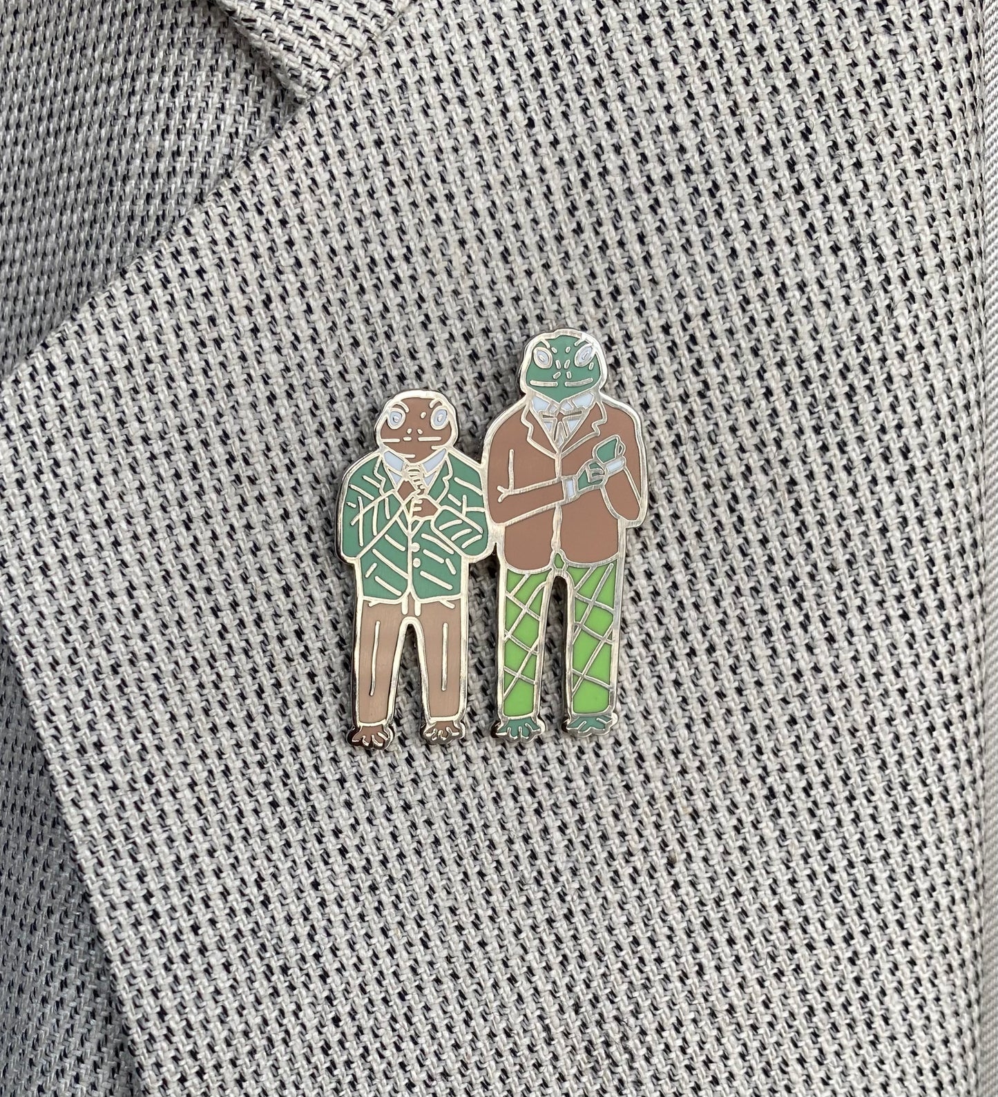 Two Frogs Pin